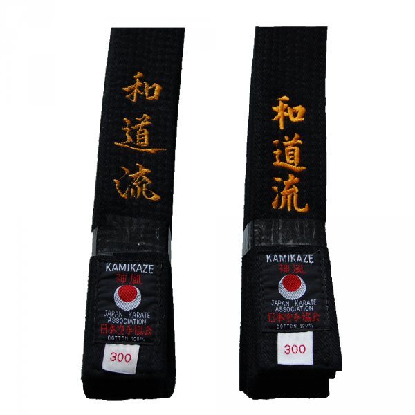 Satinschwarzgurte mit Kamikaze-Label, bestickt Wado-Ryu