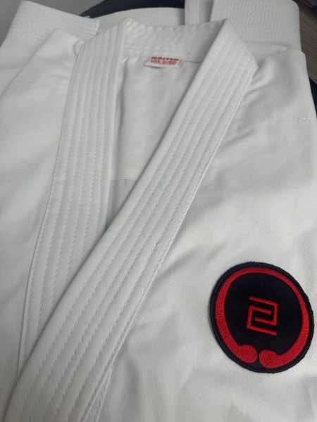 Kaiten Saizen 160, mit "Kenkon" Aufnäher auf der Brust